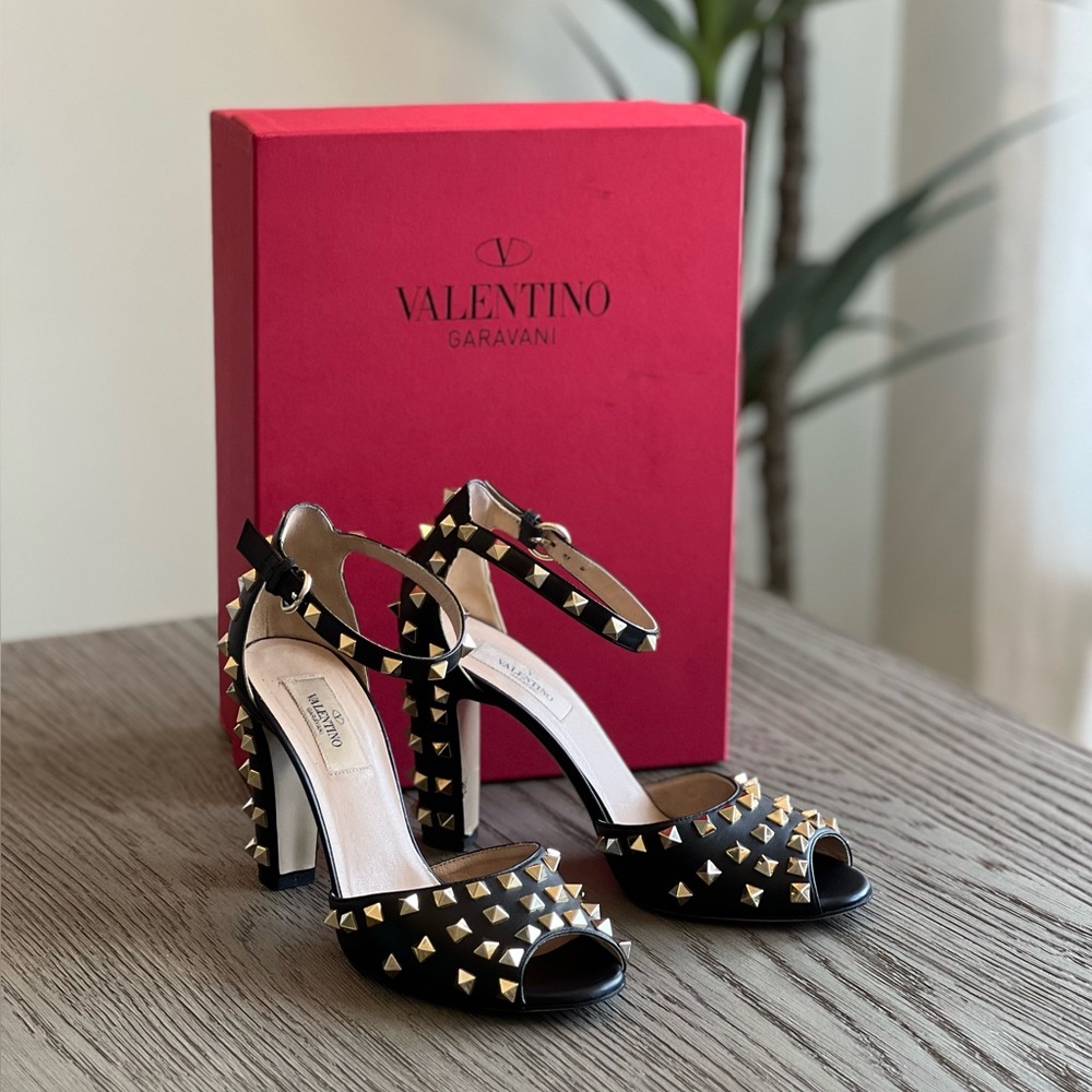 VALENTINO GOLD ROCKSTUD LEATHER OPEN-TOE PUMP HEELS